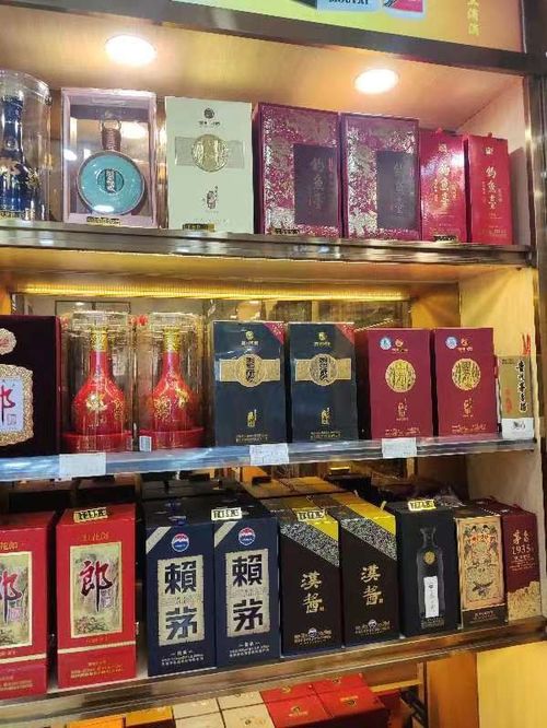 白酒春節(jié)眾生象 商超花式“卷”價格，中高端酒成消費新寵